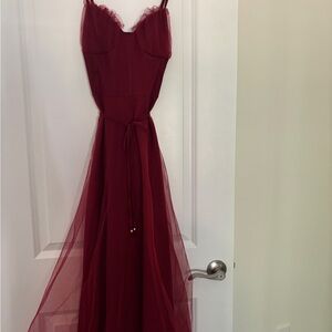 Elegant Burgundy Tulle Midi Dress